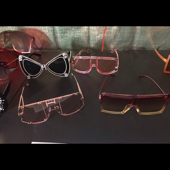 Oversized Sunglasses - Picture 4 of 5